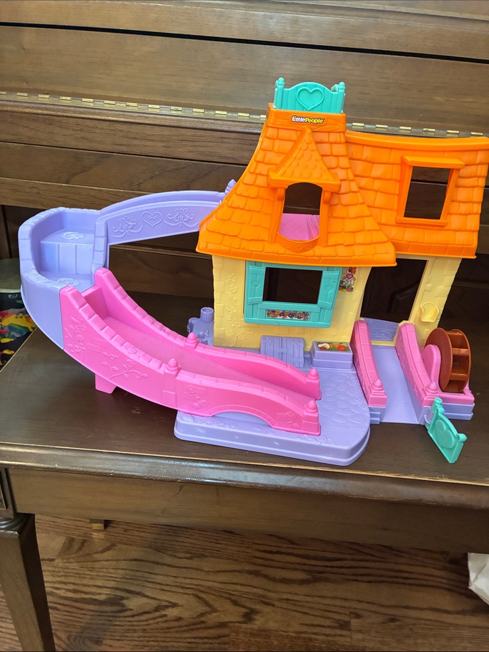 Fisher price Little People Belle’s Cottage Rare